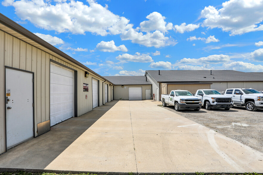 6135 W 400 N, Greenfield, IN for rent - Building Photo - Image 3 of 41