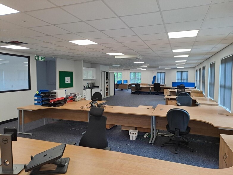 Rutherford Clos, Stevenage to rent - Interior Photo - Image 2 of 10