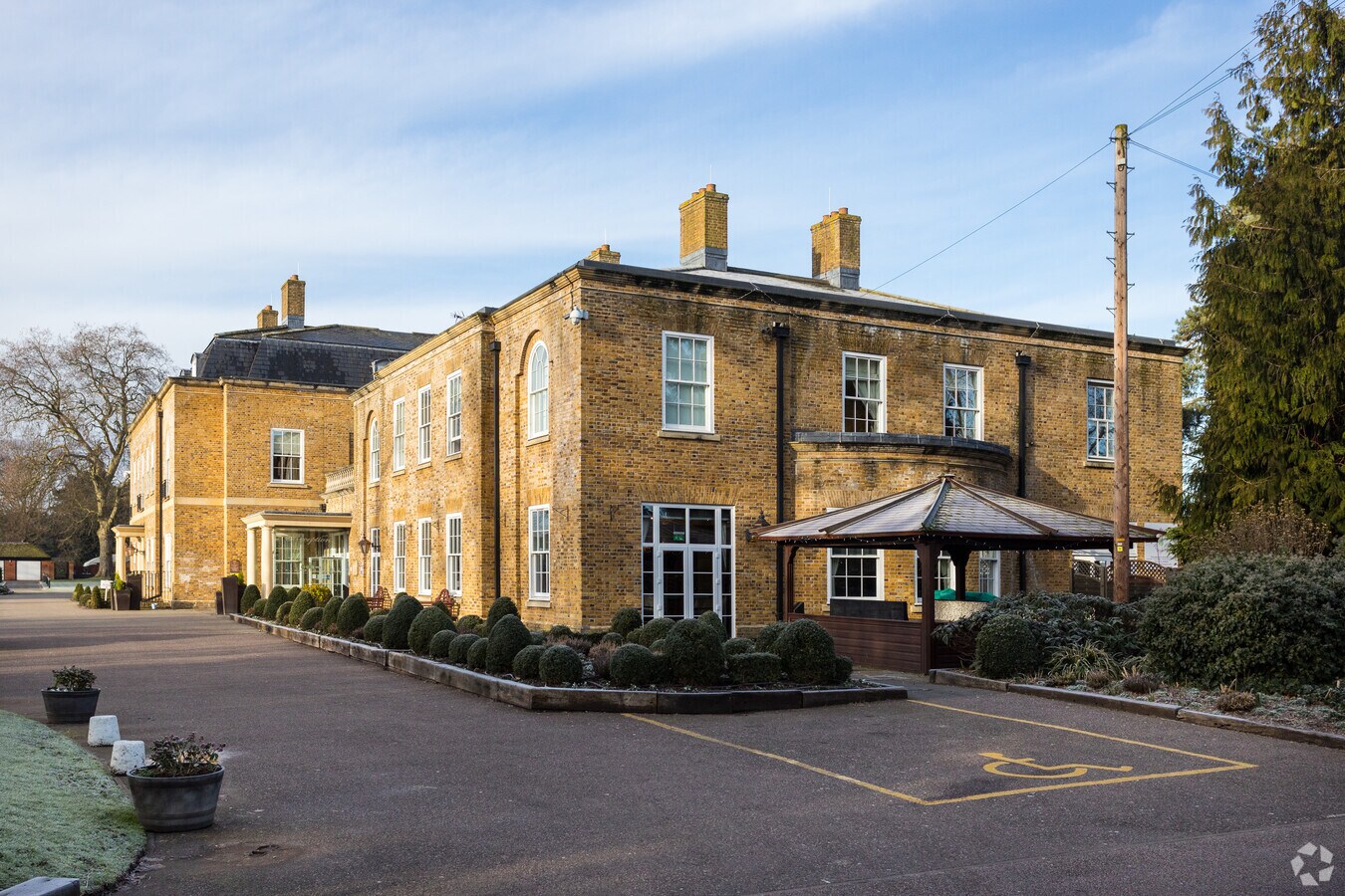 Prince Charles Ave, Grays, RM16 3HS UK