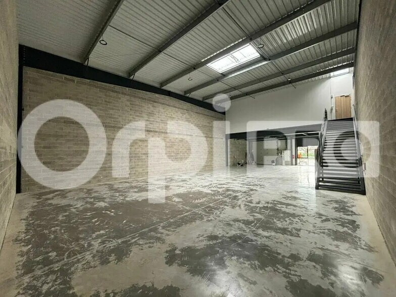 Light Industrial in Bondoufle to rent - Building Photo - Image 3 of 6