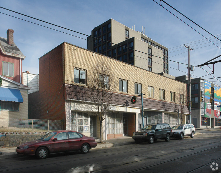 749-755 E Warrington Ave, Pittsburgh, PA for rent - Building Photo - Image 2 of 34