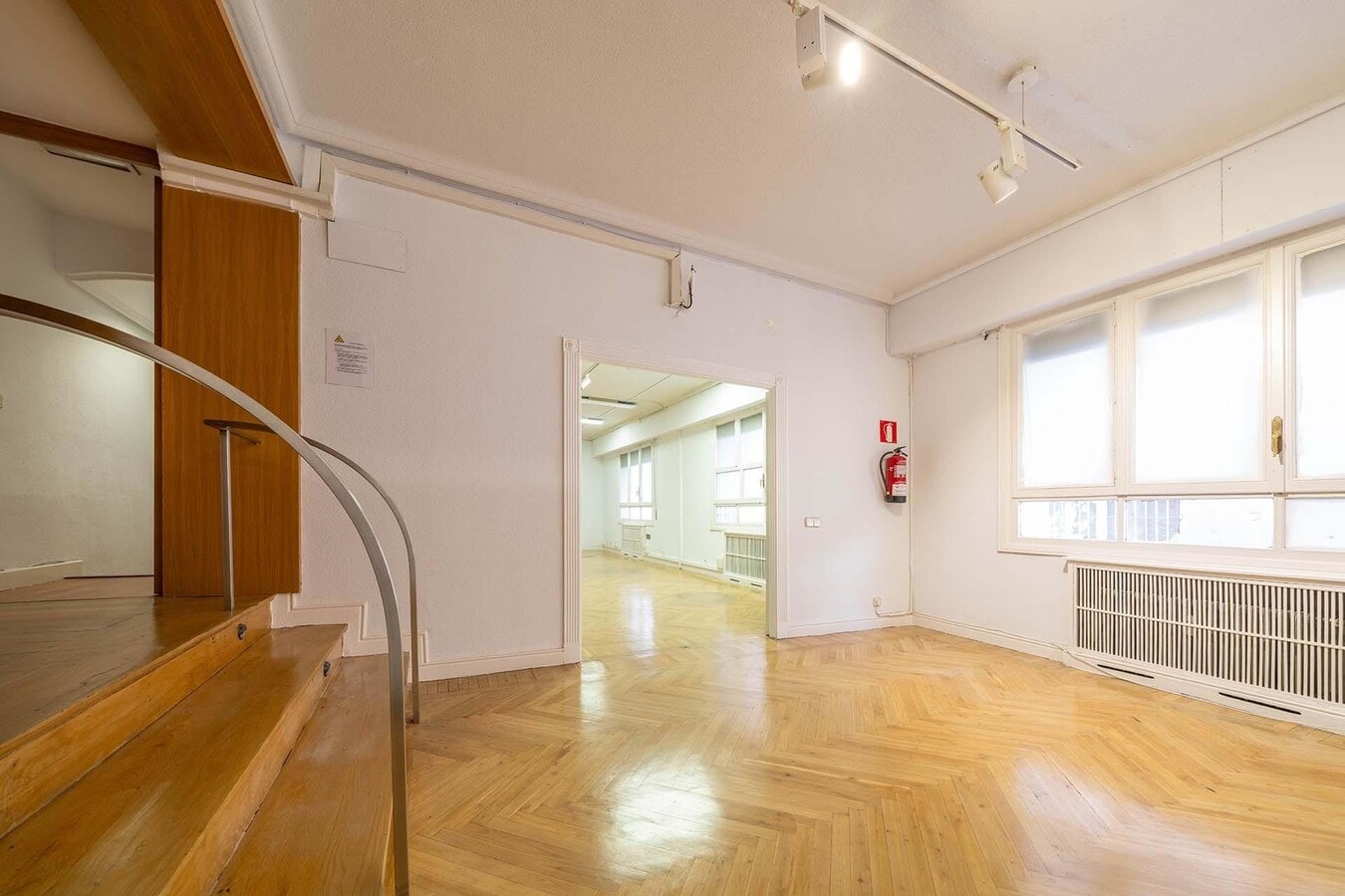 Madrid, MAD 28006 - Unit A - - Interior Photo - Image 2 of 22