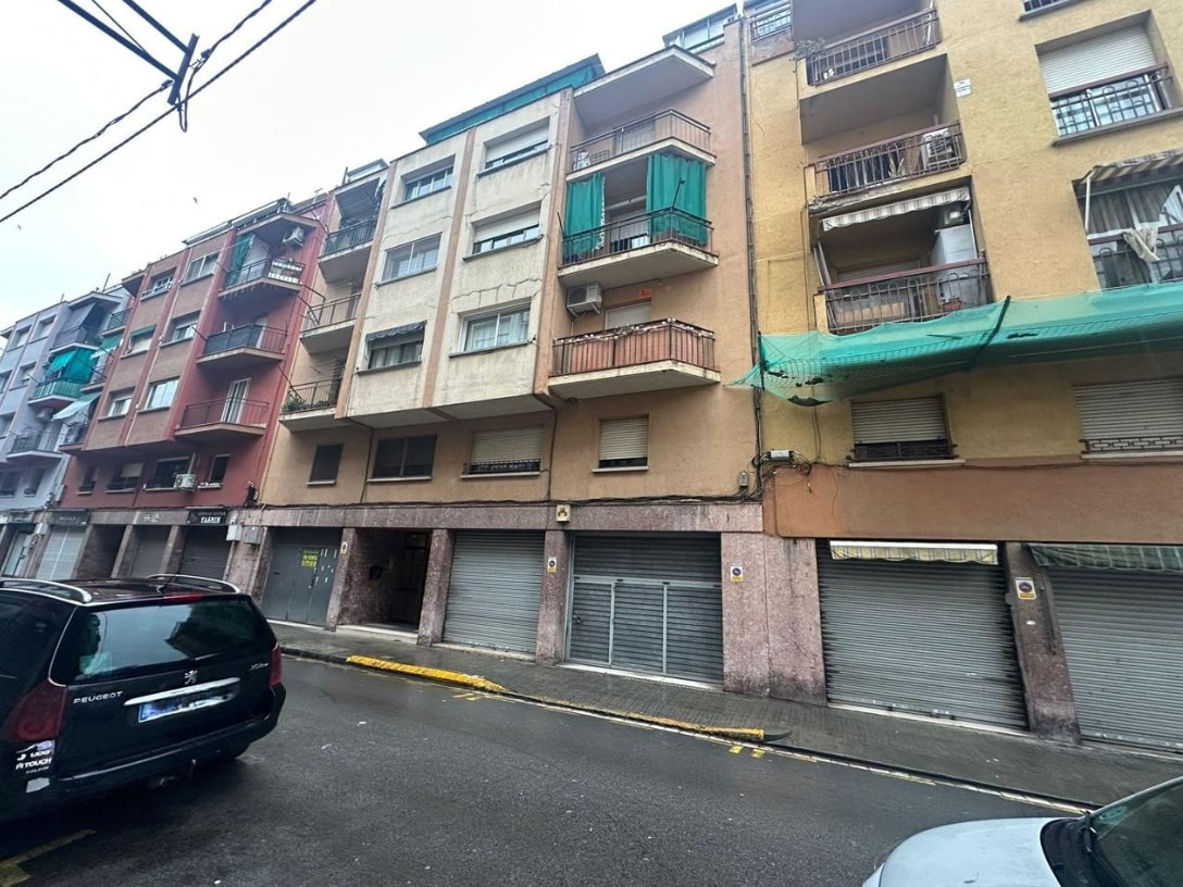 Carrer París, Montcada i Reixac, Barcelona for sale Interior Photo- Image 1 of 2