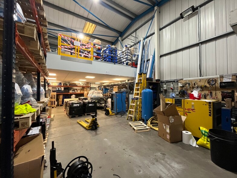 Mead Ln, Hertford for sale - Interior Photo - Image 2 of 6