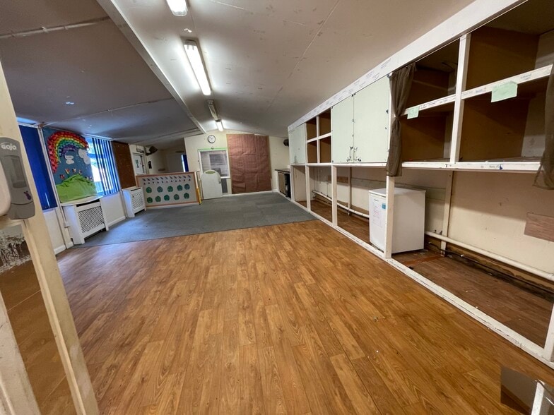 9 Station Rd, Farnborough to rent - Building Photo - Image 2 of 5