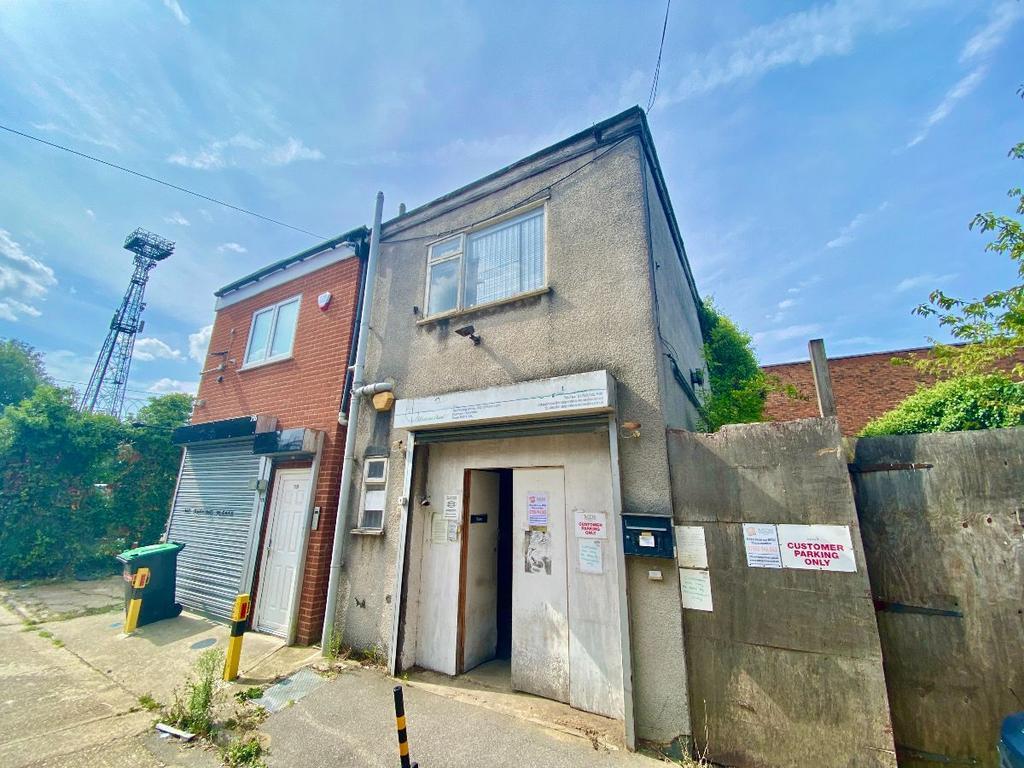 Front Ln, Upminster for sale Building Photo- Image 1 of 9