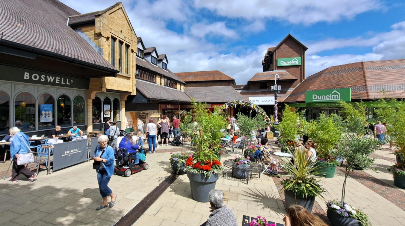 Vicarage Walk, Yeovil to rent Primary Photo- Image 1 of 4