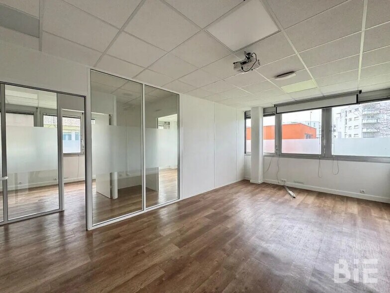 Office in Bruges to rent - Interior Photo - Image 2 of 13