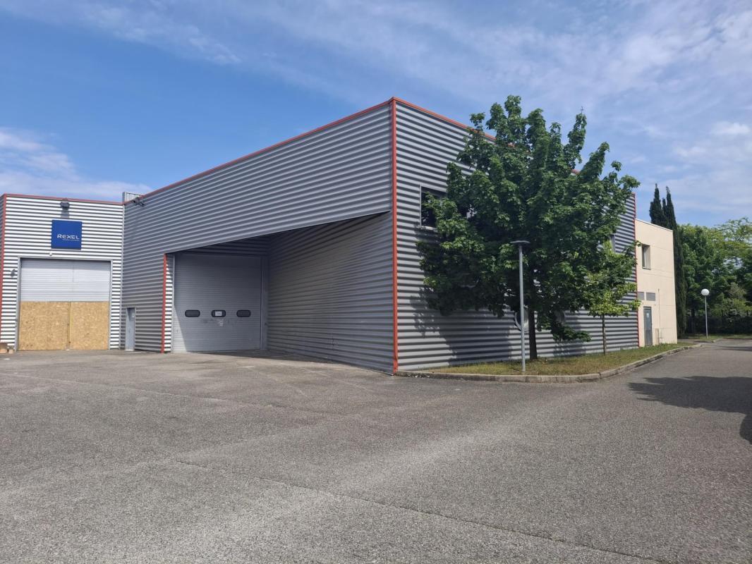 Light Industrial in Saint-Priest for sale Building Photo- Image 1 of 6