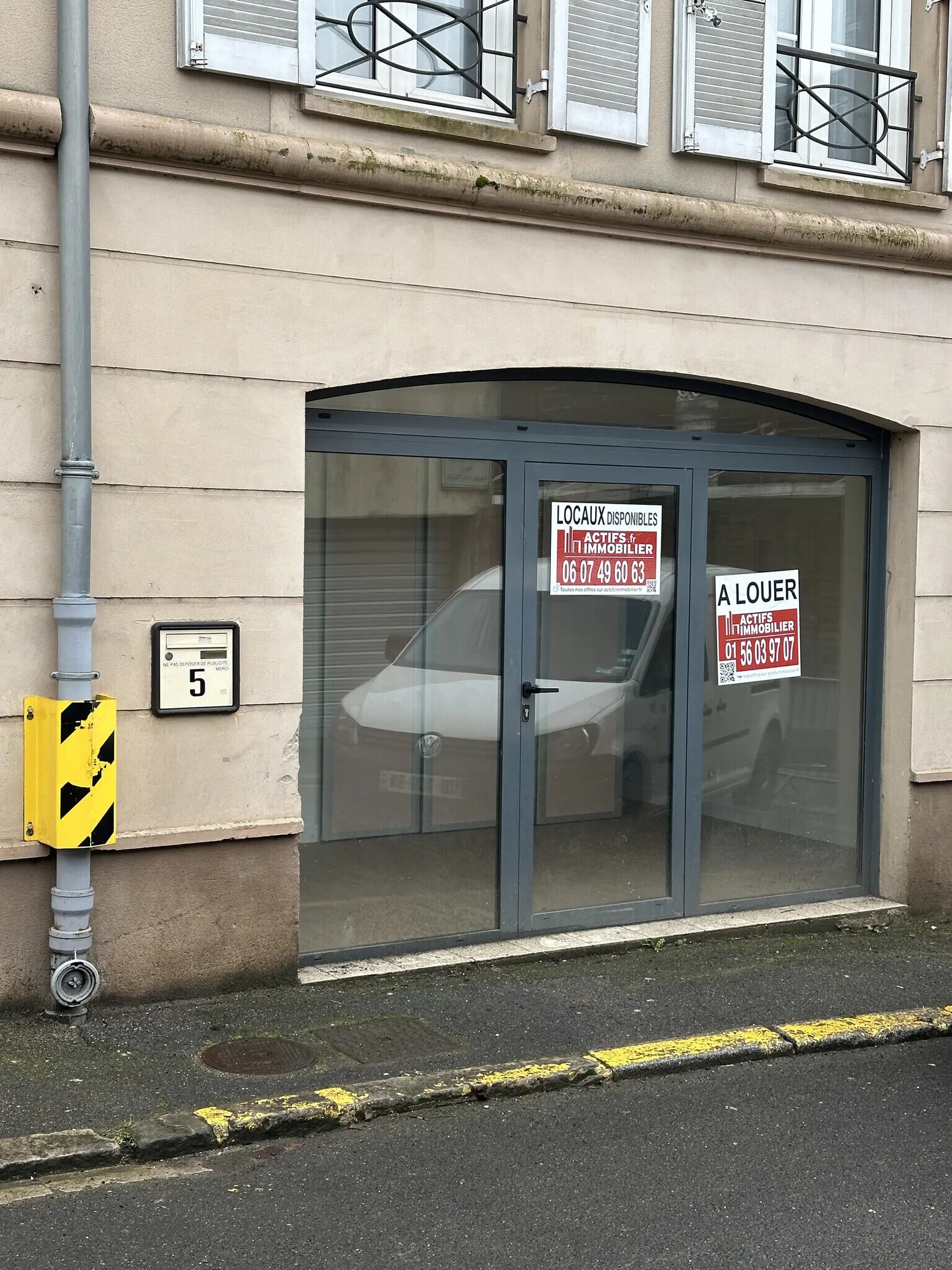 Retail in Lagny-sur-Marne to rent Building Photo- Image 1 of 8