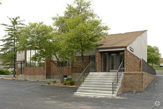 1570-1574 Woodlake Dr, Chesterfield, MO for sale Building Photo- Image 1 of 1