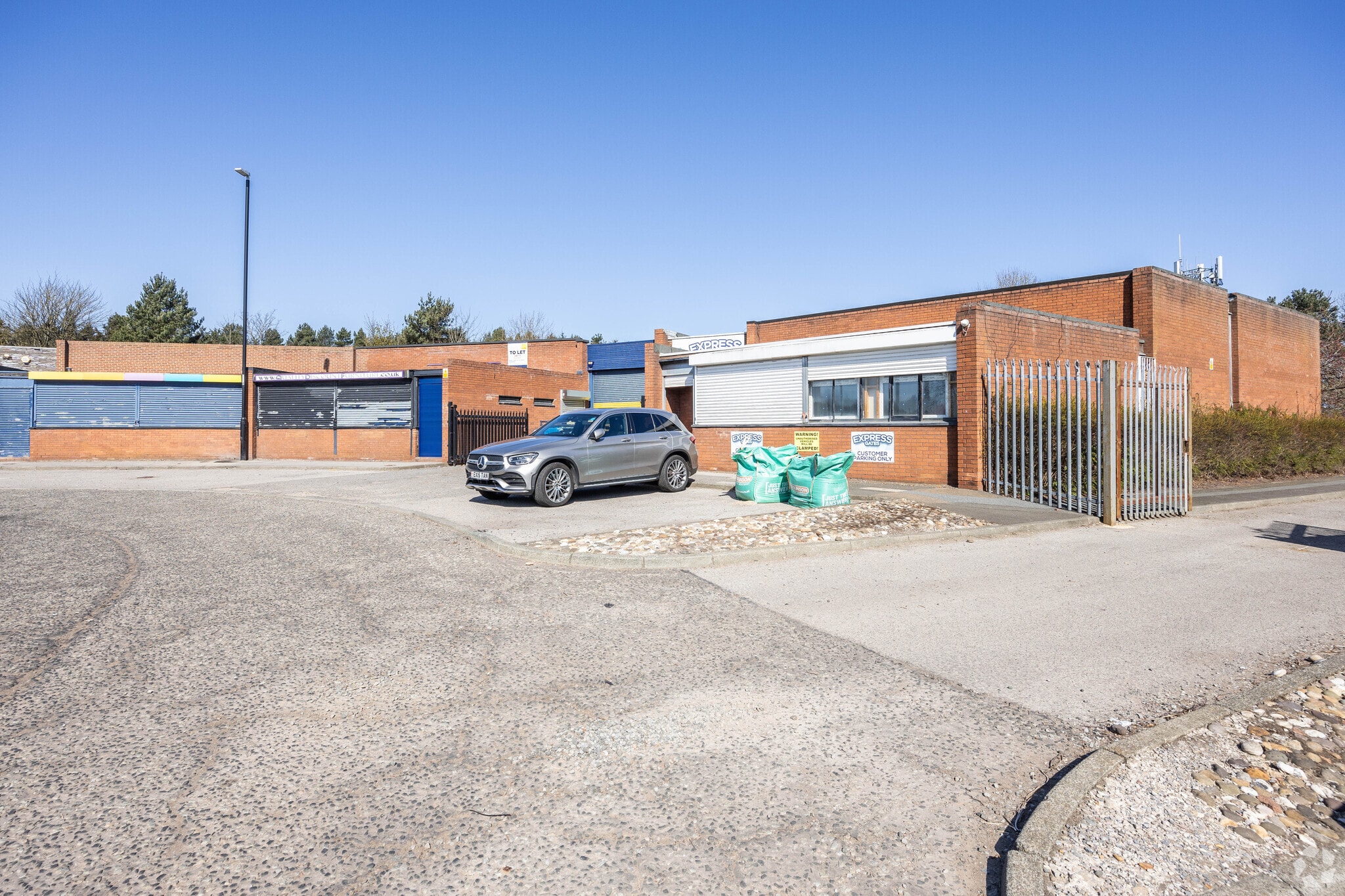Donkin Rd, Washington to rent Primary Photo- Image 1 of 4
