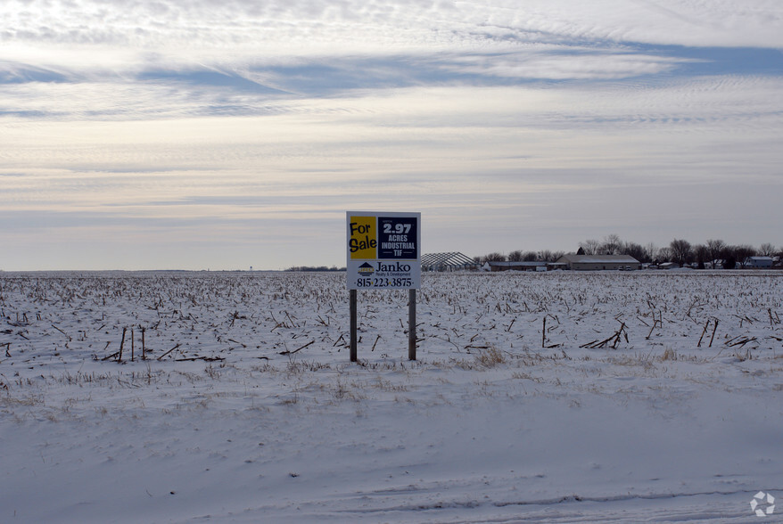 Cougar Dr, Peru, IL for sale - Primary Photo - Image 1 of 2