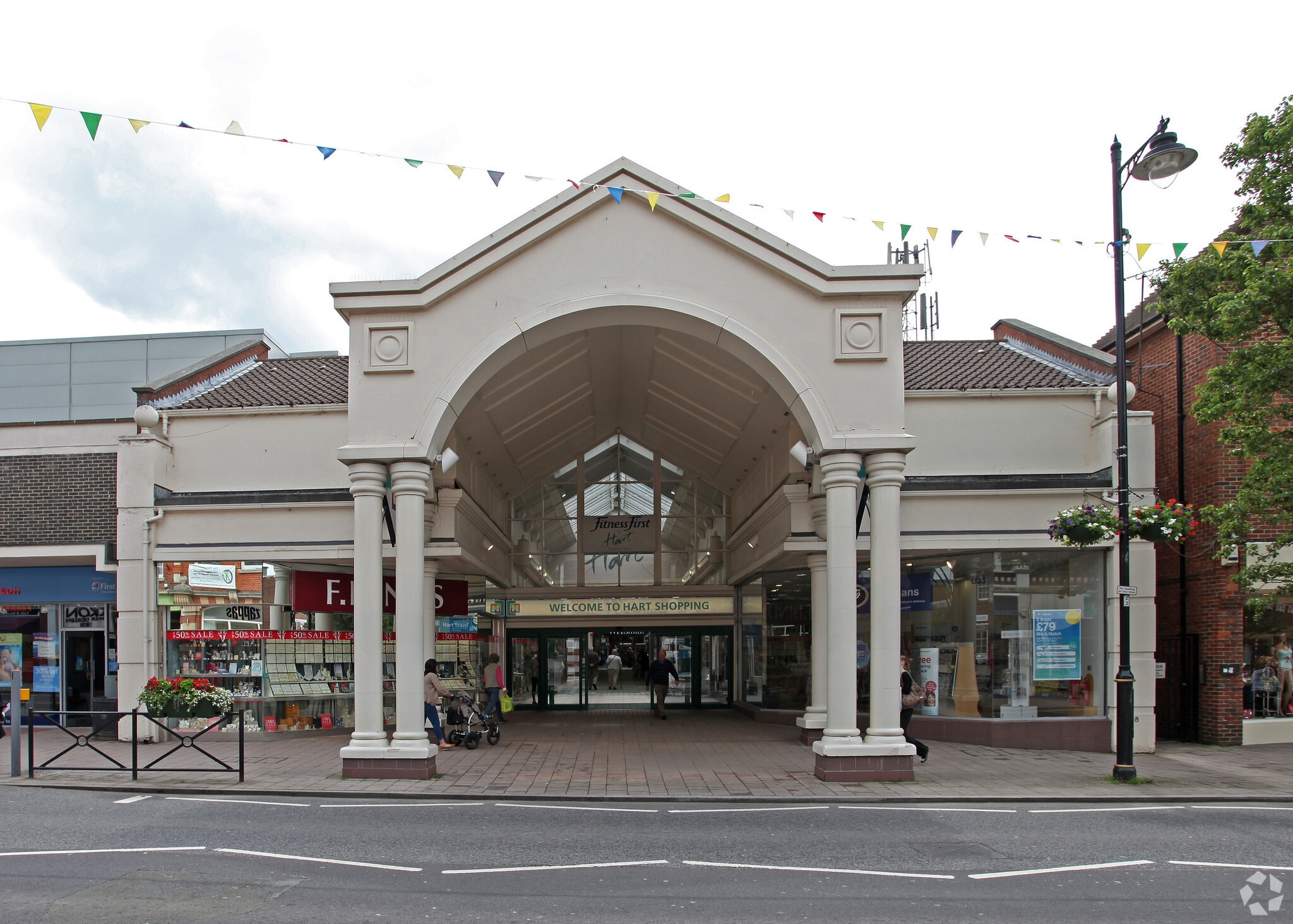 Fleet Rd, Fleet to rent Primary Photo- Image 1 of 12