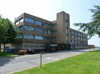 Kings Mill Ln, Redhill to rent - Primary Photo - Image 1 of 1