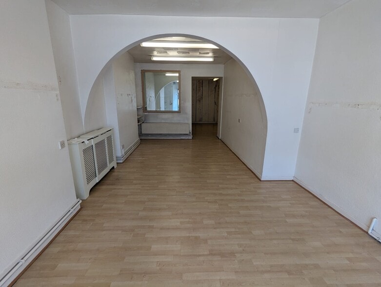 73-73A Newton Rd, Swansea for sale - Interior Photo - Image 3 of 6