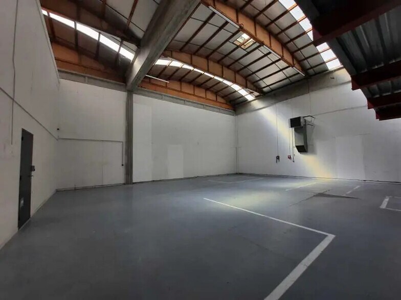 12 Chemin Des Gorges, Dardilly to rent - Interior Photo - Image 3 of 9