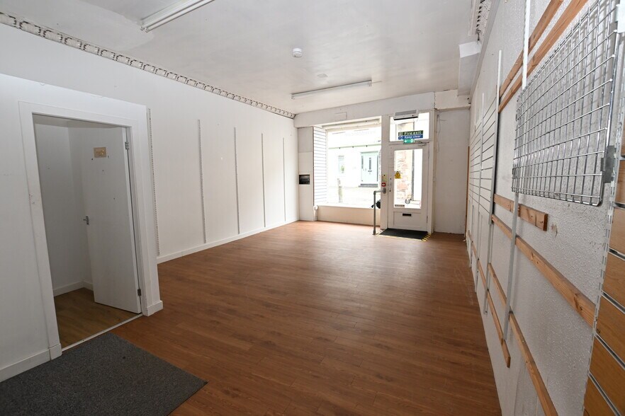 17 High St, Dunblane to rent - Building Photo - Image 3 of 5