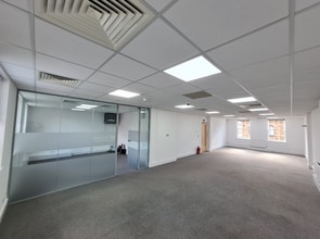 5-6 Church St, Twickenham to rent Interior Photo- Image 2 of 8