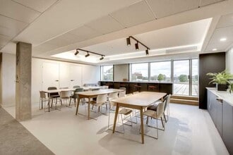 22 Quai Gallieni, Suresnes to rent Interior Photo- Image 2 of 2