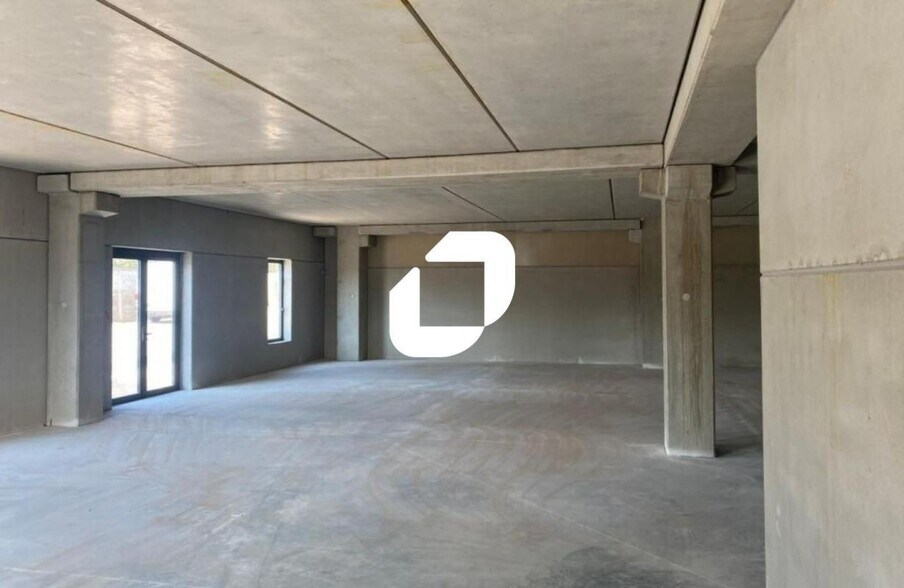 Retail in Issy-les-Moulineaux to rent - Interior Photo - Image 2 of 6