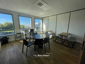 Office in Dardilly to rent Interior Photo- Image 1 of 8