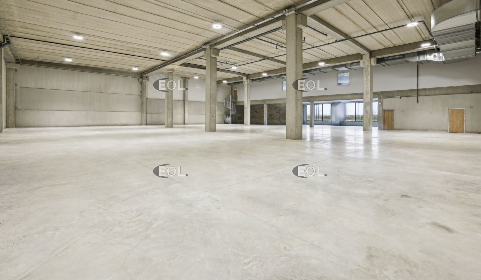 Light Industrial in Tremblay-en-France to rent Interior Photo- Image 1 of 5