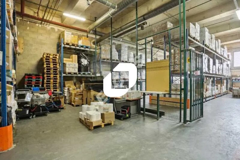 Light Industrial in Montreuil for sale - Interior Photo - Image 3 of 8