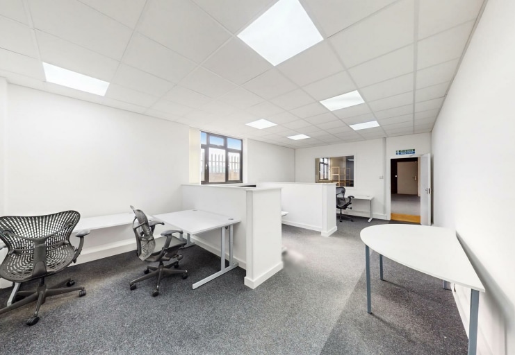 112-116 Brooker Rd, Waltham Abbey to rent - Interior Photo - Image 3 of 7