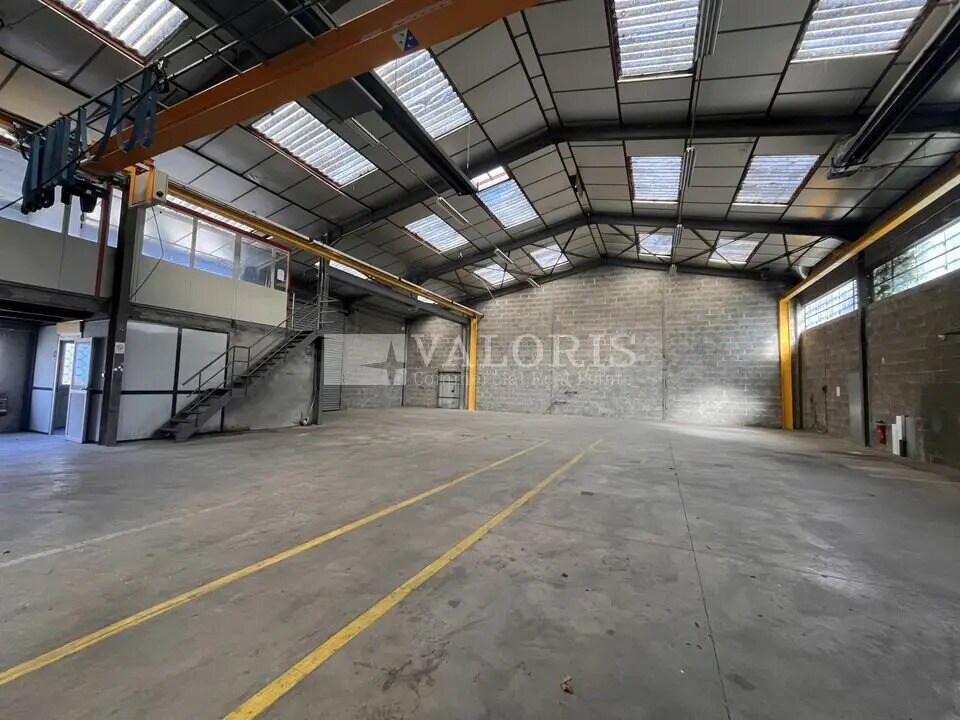 Light Industrial in Rillieux-la-Pape for sale Primary Photo- Image 1 of 6