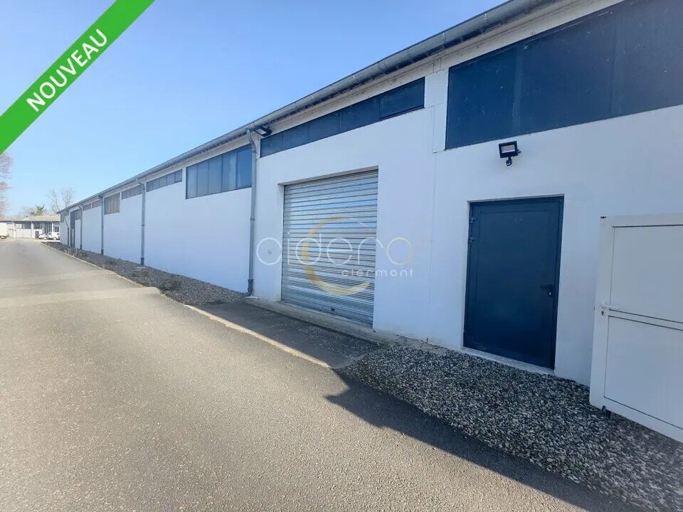 Location Entrepôt 296 m² - Photo 1