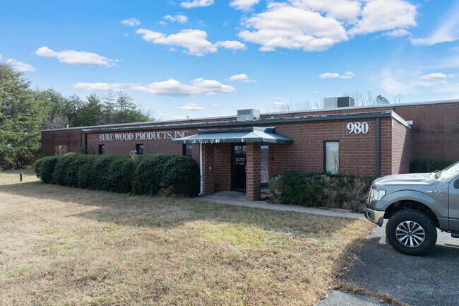 More details for 980 3rd Ave SE, Hickory, NC - Industrial to Rent