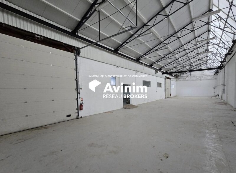 Industrial in Saint Brice Sous Foret to rent - Building Photo - Image 3 of 4