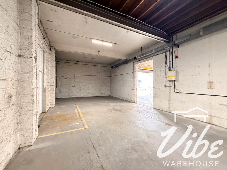 8-10 Newnham Rd, Plymouth to rent - Building Photo - Image 2 of 18