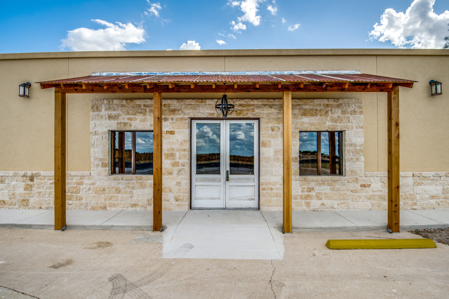 1721 TX-173, Devine, TX for sale - Building Photo - Image 1 of 1