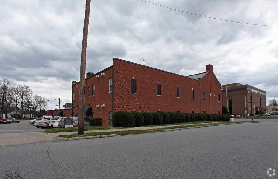 1023-1119 E Wendover Ave, Greensboro, NC for rent - Building Photo - Image 2 of 5