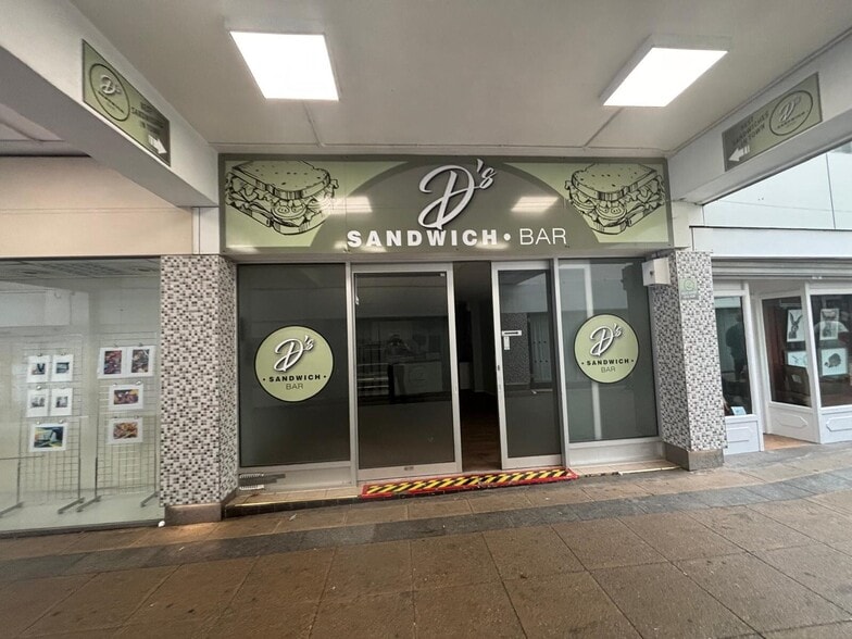 1-18 Church Arcade, Bedford to rent - Building Photo - Image 2 of 60