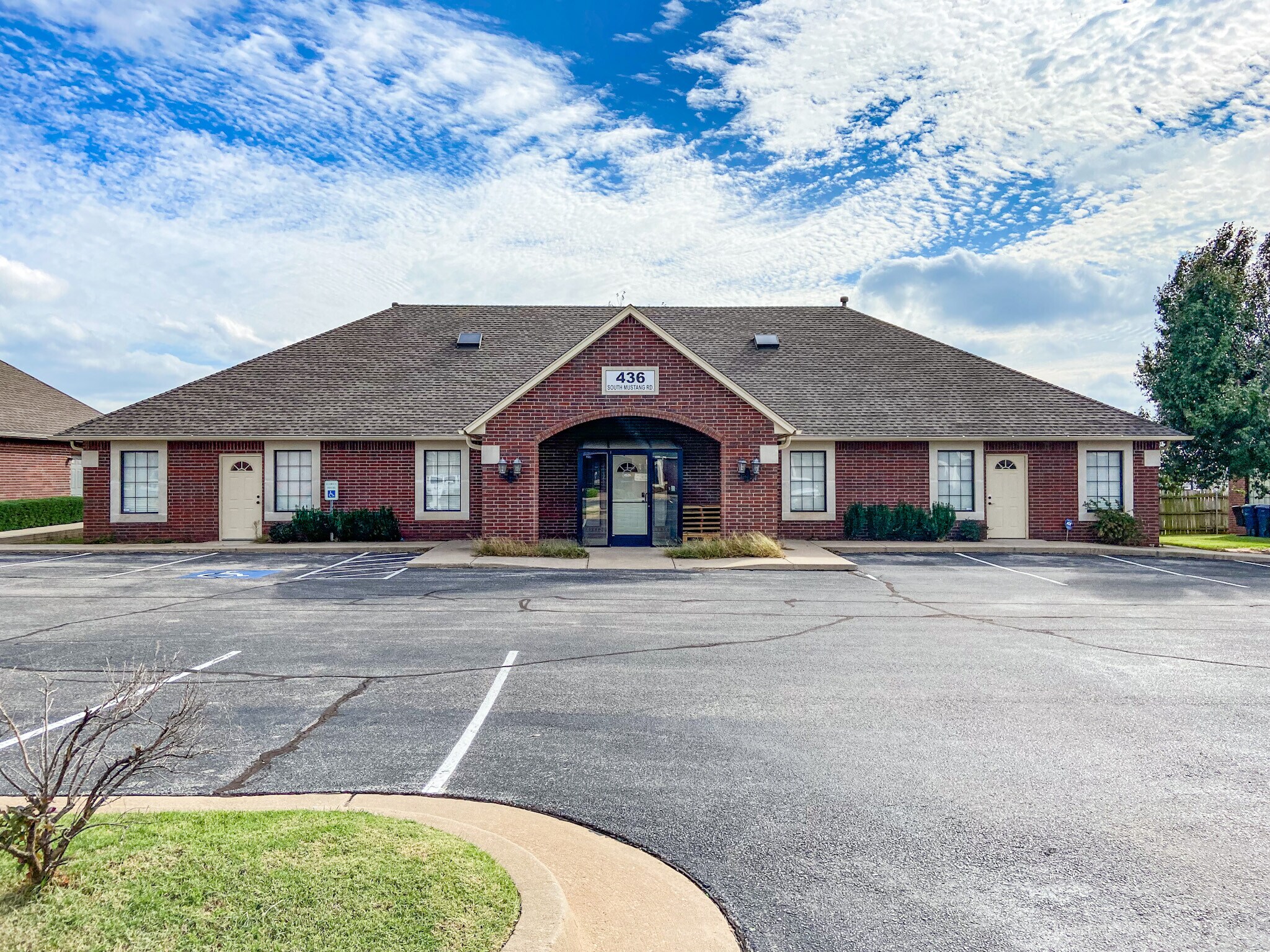 436 S Mustang Rd, Yukon, OK to rent Primary Photo- Image 1 of 6