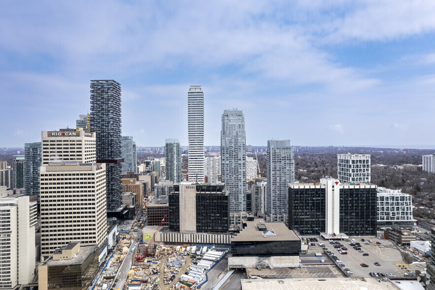 2200 Yonge St, Toronto, ON for rent - Aerial - Image 3 of 3