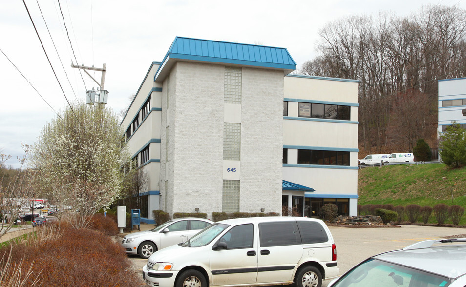 645 Rodi Rd, Pittsburgh, PA for rent - Building Photo - Image 1 of 1