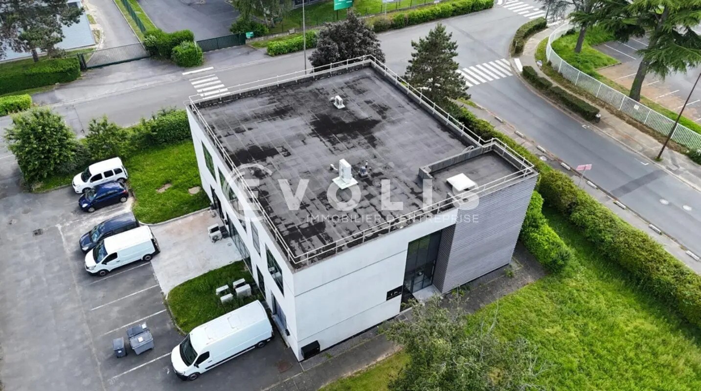Light Industrial in Les Ulis to rent Aerial- Image 1 of 6