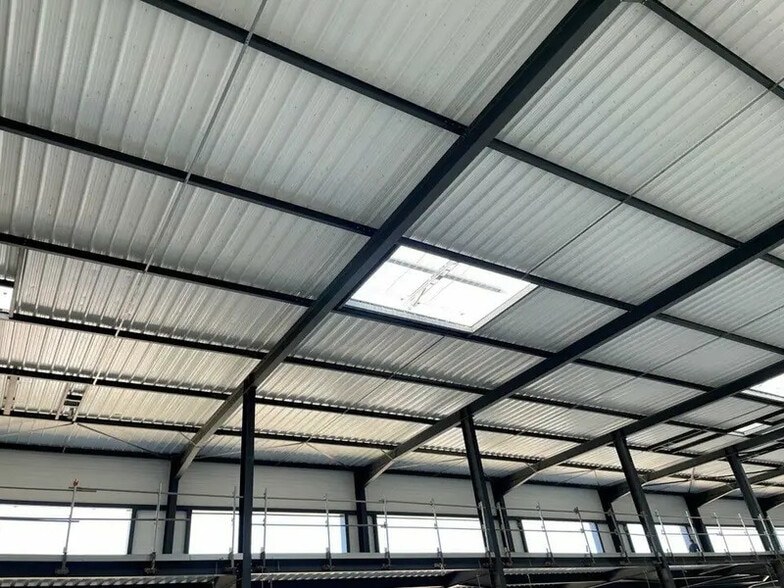 Office in Vaulx-en-Velin to rent - Building Photo - Image 1 of 6