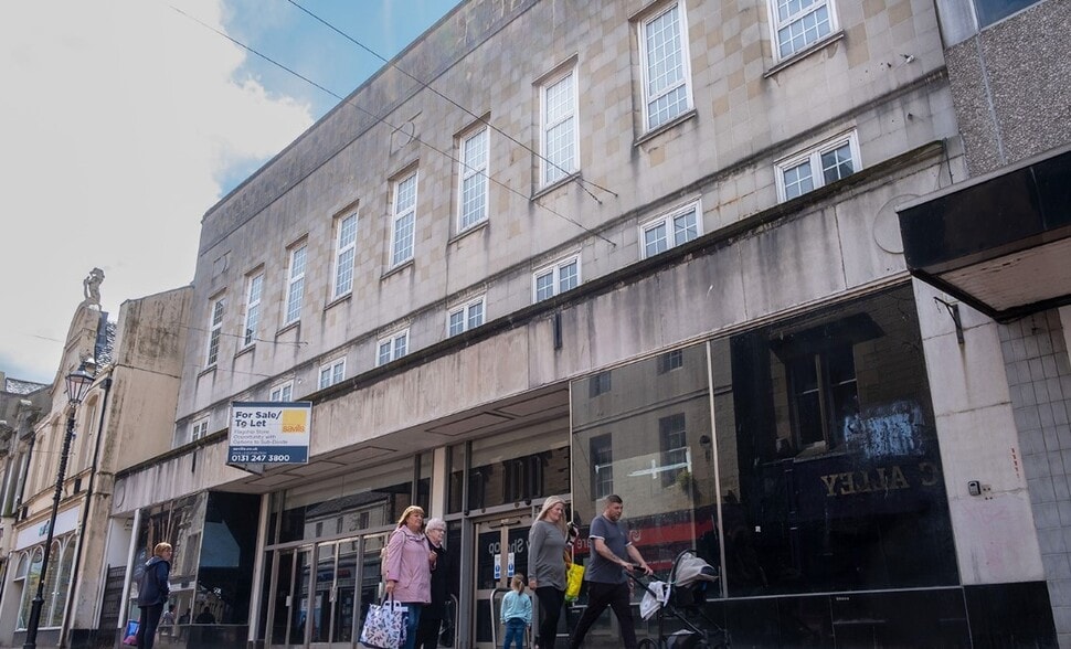 59-63 High St, Airth to rent - Building Photo - Image 2 of 4