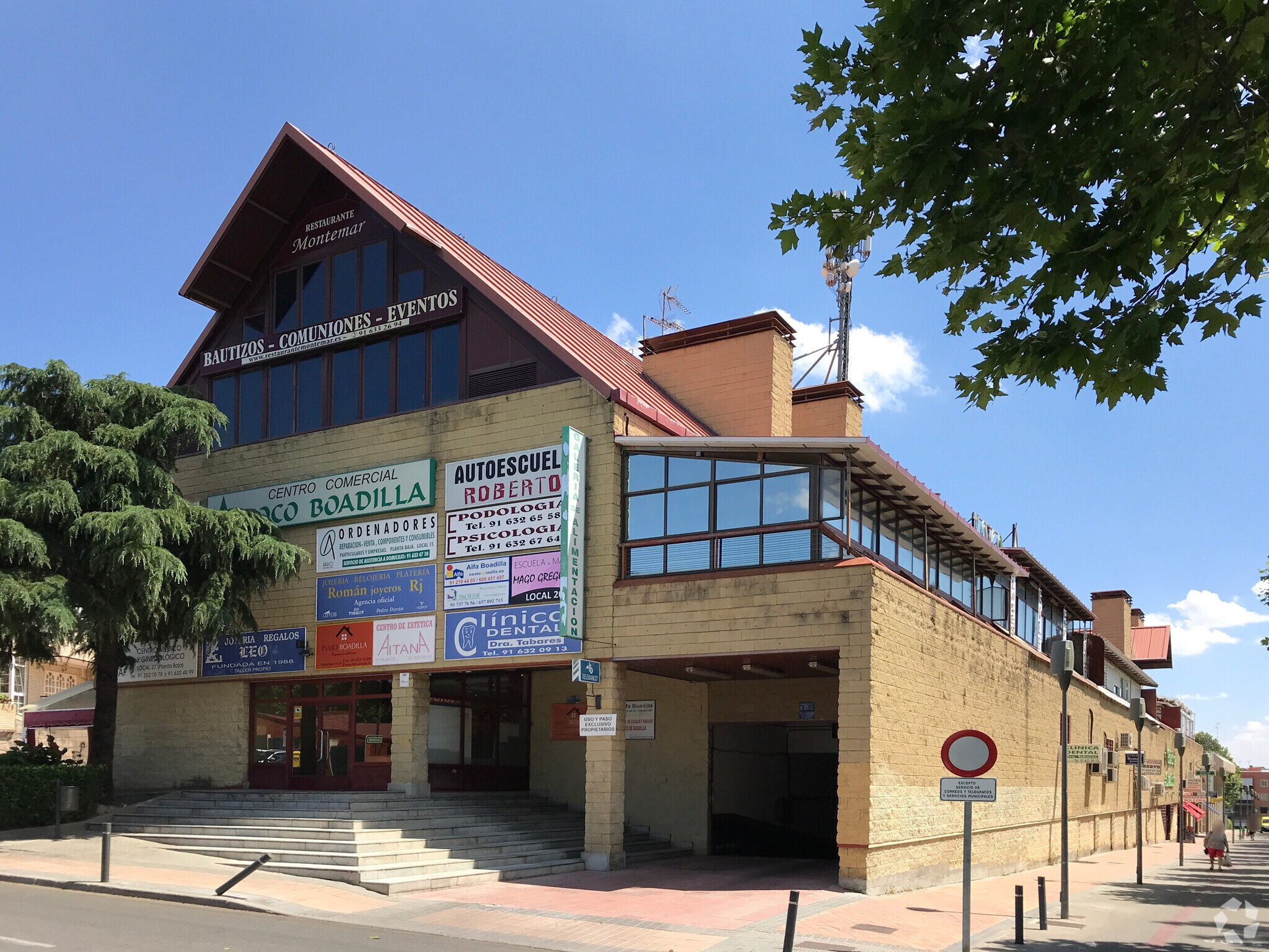 Retail in Boadilla del Monte, Madrid for sale Primary Photo- Image 1 of 3