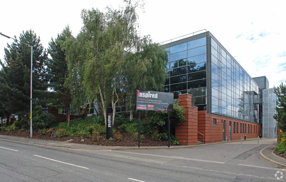 Easthampstead Rd, Bracknell to rent - Building Photo - Image 3 of 5