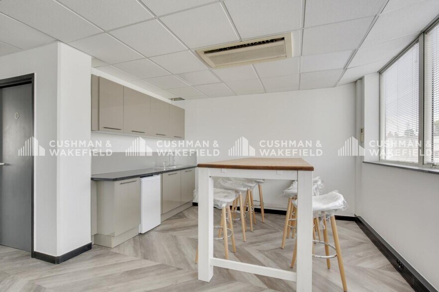 123-129 Rue Victor Hugo, Levallois-Perret to rent - Building Photo - Image 2 of 14