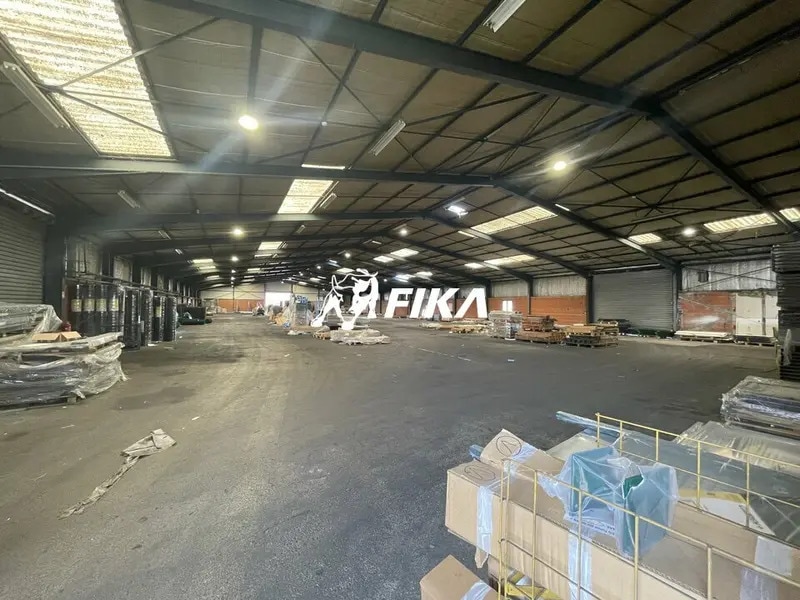 Location Local d'activités 1 000 m² - Photo 1