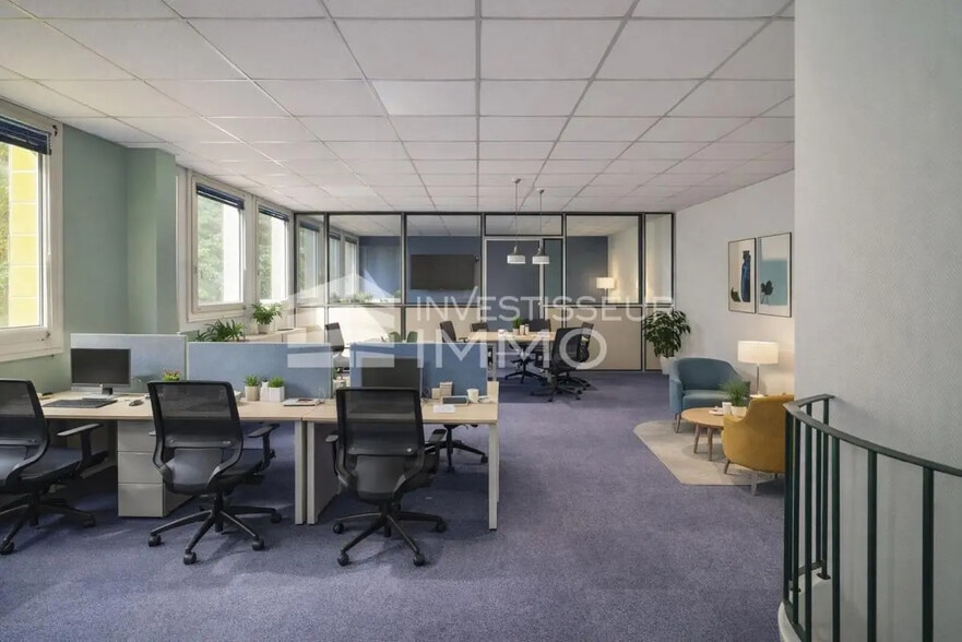 Light Industrial in Lognes to rent - Interior Photo - Image 2 of 5