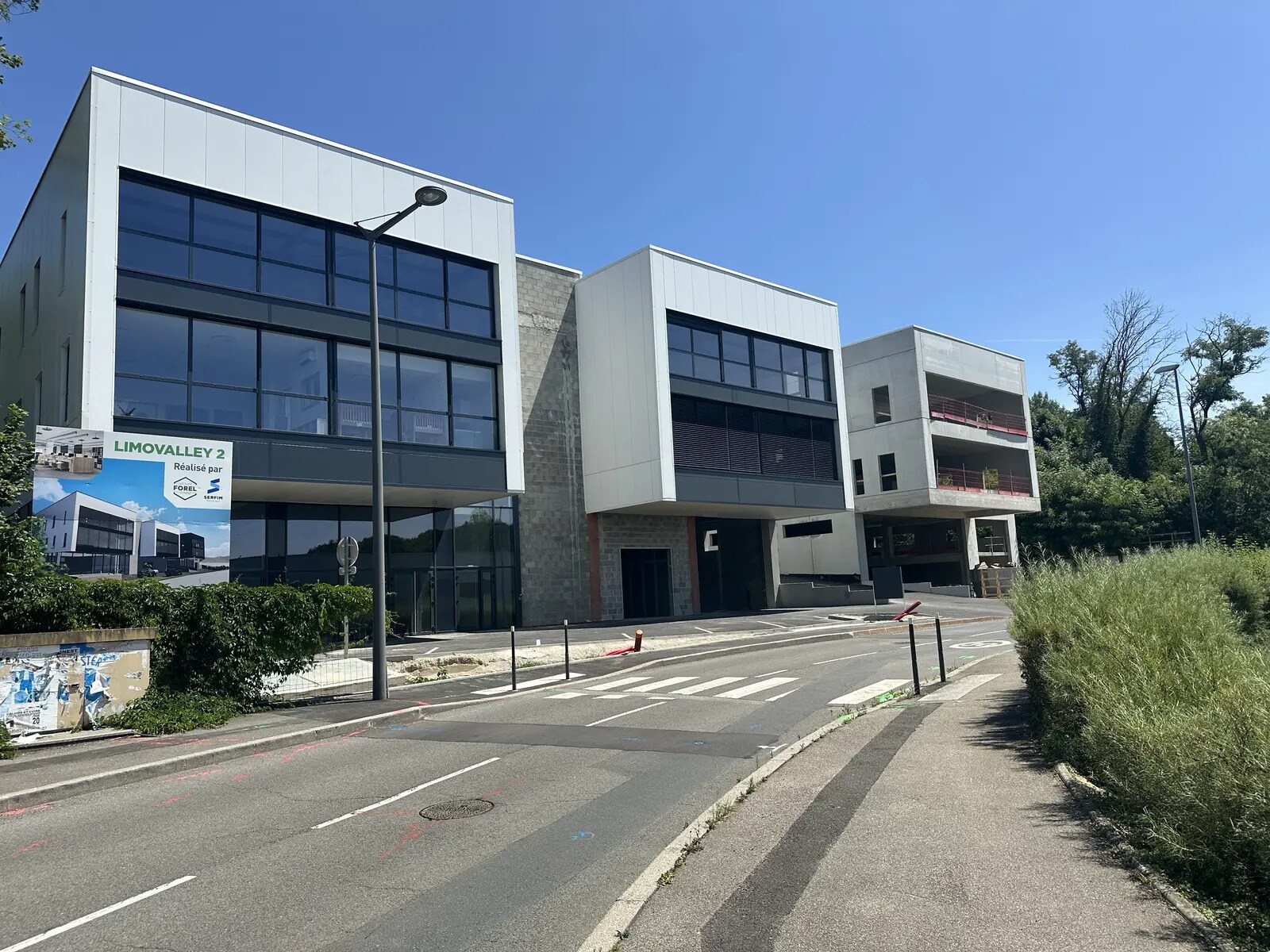 Office in Limonest to rent Building Photo- Image 1 of 7