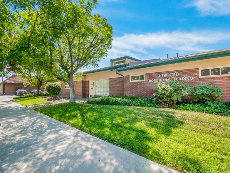 213 Center St, Hanford, CA for sale - Primary Photo - Image 1 of 1